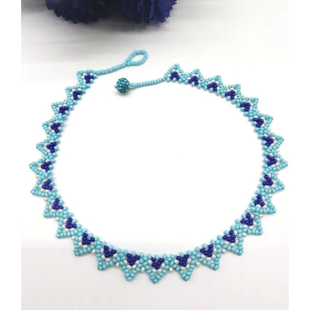 Woman Zcech Glass Beaded Necklace for Women 14". Blue Color.